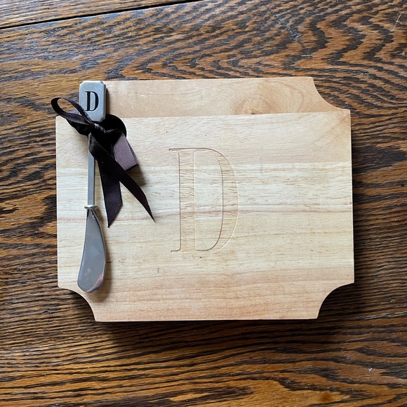 Mud Pie Wooden Cheese Board and Spreader Set - Letter D monogram - Picture 1 of 6